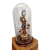 Foto de um(a) Nossa Senhora Desatadora Dos Nós, da categoria de Objetos religiosos e espirituais. Nossa Senhora Desatadora de Nós em resina policromada com redoma em vidro e base, década de 1990 Mede: A 18,5 cm / L 6,5 cm... Vendido no marketplace Trésors.