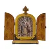 Foto de um(a) Oratório de Mesa com Imagem Barroca Santana e Virgem Maria, Década de 1990, da categoria de Objetos religiosos e espirituais. Oratório de mesa com imagem barroca da santana e a virgem maria, todo em madeira policromada com portas em relevo e... Vendido no marketplace Trésors.
