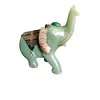 Foto de um(a) Elefante Indiano Jade e Ouro Anos 70, da categoria de Modelos e estatuetas. Escultura elefante indiano em jade com detalhes em latão e folha de ouro, década de 1970 Mede: A 10,5 cm / L 11,5 cm / P 4... Vendido no marketplace Trésors.