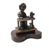 Foto de um(a) Escultura em Resina Com Banho de Latão, Década de 1990, da categoria de Escultura. Escultura de mesa de resina com banho de latão envelhecido, base orgânica em madeira de imbuia. Bem comum nos anos 1990 e o... Vendido no marketplace Trésors.