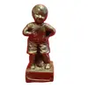 Foto de um(a) Pequena Escultura Menino em Antimônio, Década de 1940, da categoria de Escultura. Pequena escultura de mesa em antimônio com pátina bronze, decada de 1940. A: 13,5 cm L: 6 cm P: 4 cm Base: 5,8 x 5 cm Peso:... Vendido no marketplace Trésors.