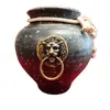 Foto de um(a) Vaso Leões em Terracota, da categoria de Vasos. Vaso em terracota ebanizado e envelhecido. Dois leões em latão nas laterais e uma corda de algodão completa a peça com seu... Vendido no marketplace Trésors.