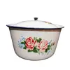 Foto de um(a) Bowl Esmaltado, Década de 1990, da categoria de Travessas e tigelas. Bowl esmaltado e com tampa. Branco com motivo floral. Made in china, anos 1990. A: 13 cm Diâmetro: 25,4 cm peso: 513 g. Vendido no marketplace Trésors.