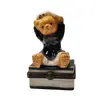 Foto de um(a) Caixinha de Porcelana Ursinho Marinheiro, Década de 1990, da categoria de Porta-Jóias. Porta joia em porcelana policromada, fecho em latão oxidado. Made in china, década de 1990 A: 7,5 cm L: 4,5 cm P: 3 cm ... Vendido no marketplace Trésors.