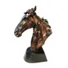 Foto de um(a) Escultura Equina, Década de 1980, da categoria de Escultura. Escultura equina em resina com pátina cobre oxidada, década de 1980. Peça única pelo designer marcelus riba. A: 29 cm / L:... Vendido no marketplace Trésors.