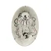 Foto de um(a) Prato Gaúcho Pilchado, Porcelana Rio Branco - Guanabara, Década de 1960, da categoria de Pratos Decorativos. Prato da porcelana rio branco - guanabara, 1960 com pintura de gaúcho pilchado, forma elíptica e acompanha o suporte de... Vendido no marketplace Trésors.