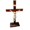 Foto de um(a) Cristo Na Cruz Anos 40, da categoria de Objetos religiosos e espirituais. Cristo na cruz: cristo em pó de mármore com cruz em madeira entalhada, década de 1940 Mede: 43,5cm de altura x 25cm de... Vendido no marketplace Trésors.