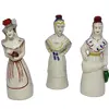 Foto de um(a) Antiga Coleção Garrafinhas Licor Francês Cazanove Bordeaux, da categoria de Garrafas, potes e jarros. Antiga coleção com 3 garrafinhas de licor Cazanove Bordeaux, em porcelana francesa. Altura 15cm cada. Vendido no marketplace Trésors.