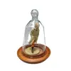 Foto de um(a) As Aventuras de Tintim, Hergé, com Redoma de Vidro, da categoria de Memorabilia de mídia e entretenimento. Tintim com capa de chuva, do livro o caranguejo das pinças de ouro. Figura icônica do seu criador hergé no ano de 1926. A:... Vendido no marketplace Trésors.