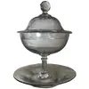 Foto de um(a) Antiga Bomboniere Compoteira Cristal Francês Saint Louis, da categoria de Garrafas, potes e jarros. Antiga e fina bomboniere com présentoir em cristal francês, da famosa manufatura Saint Louis. Ricamente lavrada à mão, com... Vendido no marketplace Trésors.