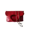 Foto de um(a) Bolsa Vintage Couro Vermelho, Década de 1970, da categoria de Outros colecionáveis. Bolsa vintage da década de 1970, em couro legítimo na cor vermelha. Com alça curta, mas podendo ser usada a tiracolo com... Vendido no marketplace Trésors.