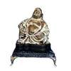 Foto de um(a) Escultura Buda Anos 80, da categoria de Escultura. Buda em gesso com pátina envelhecida, base em granito preto e pés metálico dourado. Peça única pelo designer marcelus ribas.... Vendido no marketplace Trésors.