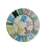 Foto de um(a) Combo de Letrinhas em Porcelana, Década de 1990, da categoria de Outros objetos decorativos. Combo com 20 letras maiúsculas coloridas e variadas em porcelana vitrificada, década de 1990.A: 9,5 cm / L: 4 cm até 9,5... Vendido no marketplace Trésors.