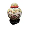 Foto de um(a) Potiche Chinês 90'S, da categoria de Garrafas, potes e jarros. Potiche chinês em porcela policromada com suporte em madeira entalhada e ebanizada, década de 1990.A: 14,5 cm / Diâmetro:... Vendido no marketplace Trésors.
