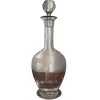 Foto de um(a) Antiga Garrafa Licoreira Em Cristal Francês Saint Louis, da categoria de Garrafas. Linda garrafa fruteira em cristal Saint Louis, ricamente lavrada com flores e volutas. Em perfeito estado. Meados de 1920.... Vendido no marketplace Trésors.
