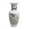 Foto de um(a) Vaso oriental com decorações de pavões, da categoria de Vasos. vaso oriental de porcelana branca esmaltada, decorado com com pintura policromada de pavões e peônias acompanhada de rico... Vendido no marketplace Trésors.