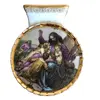 Foto de um(a) Arte Sacra Antigo Vaso De Parede Jesus Em Porcelana Saler, da categoria de Vasos. Antigo e decorativo vaso de parede em porcelana Saler, com linda decoração de Jesus Cristo abençoando as crianças e filetes... Vendido no marketplace Trésors.