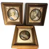 Foto de um(a) Antigos Finos Quadrinhos Camafeus Portrait Italianas, da categoria de Gravuras. Conjunto com 03 antigos quadrinhos camafeus, com gravura italiana antiga, moldura em madeira dourada, com paspatur em... Vendido no marketplace Trésors.