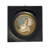 Foto de um(a) Antigo Quadrinho Miniature Portrait Camafeu Pintado À Mão, da categoria de Pinturas. Antigo quadrinho pintado à mão em folha de marfim.Moldura em madeira com bronze doré ao redor da pintura. Início do século... Vendido no marketplace Trésors.