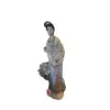 Foto de um(a) Geisha oriental, da categoria de Modelos e estatuetas. Estatueta decorativa oriental em porcelana, representando uma geisha em pé. A peça destaca-se pela riqueza de detalhes na... Vendido no marketplace Trésors.