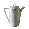 Foto de um(a) Bule Floral, Anos 40, da categoria de Bules. Bule em porcelana com motivo floral e filete bordô, década de 1940. Fabricado por iguassu - curitiba . A: 22 cm Diâmetro:... Vendido no marketplace Trésors.