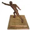 Foto de um(a) Antiga Rara Escultura Gladiador Borghese Em Bronze Francês, da categoria de Escultura. Antiga e expressiva escultura artística representando Gladiador Borghese, em bronze francês, base em mármore. Peça com... Vendido no marketplace Trésors.