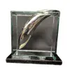 Foto de um(a) Escultura Glass, da categoria de Escultura. Escultura usando vidro 8mm como moldura e espelho na base para um elemento fundido em alumínio fundido, fechando com uma... Vendido no marketplace Trésors.