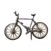 Foto de um(a) Mini Bicicleta anos 90, da categoria de Outros colecionáveis. Miniatura de bicicleta em plástico com pneus em borracha. Sem marca do fabricante, década de 1990 A: 16,5 cm L: 26,5 cm P:... Vendido no marketplace Trésors.