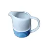Foto de um(a) Cremeira em Porcelana Pozzani, Década de 1970, da categoria de Cremeiras. Cremeira em porcelana pozzani dos anos 1970 com policromia em tons de azul. A: 11,5 cm Diâmetro: 7,8 cm Distância entre... Vendido no marketplace Trésors.