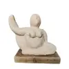 Foto de um(a) Escultura Cerâmica e Terracota Mr, da categoria de Escultura. Escultura em cerâmica com pátina terracota e base em madeira de demolição. Peça única pelo designer marcelus ribas A: 16,5... Vendido no marketplace Trésors.