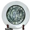 Foto de um(a) Prato Porcelana, anos 30, da categoria de Pratos Decorativos. Prato década de 1930 com decoupage de gravura de gladiador romano, extraído da literatura romana, século xiv peça única pelo... Vendido no marketplace Trésors.