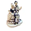 Foto de um(a) Estatueta cena galante em porcelana, indonésia, década de 1990, da categoria de Escultura. Estatueta de porcelana "made in indonesia", retratando uma cena galante em azul cobalto e filetada em ouro, da década de... Vendido no marketplace Trésors.