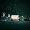 Foto de um(a) Coleção de raros frascos de perfumes franceses, da categoria de Perfumeiros. Belíssima coleção de frascos de perfumes franceses (vazios). Sendo 4 de vidro transparente e 1 de cristal âmbar. Marca... Vendido no marketplace Trésors.