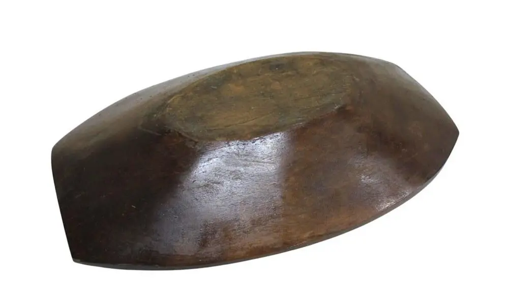 Foto de um(a) Gamela oval em madeira nobre, da categoria de Travessas e tigelas. Grande gamela oval em madeira nobre antiga. Medidas 6A x 30L x 48CEm bom estado, com marcas do tempo. Mostrado de uma perspectiva diferente. Vendido no marketplace Trésors.