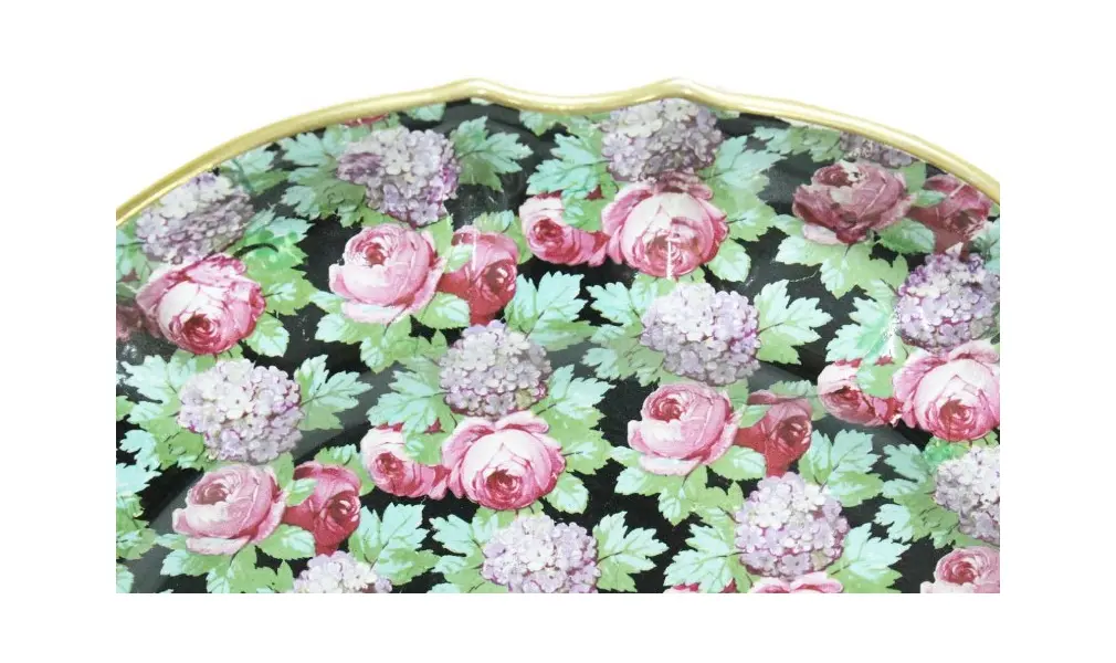 Foto de um(a) Prato em louça MAUA (TRENZINHO) MARCA REGIST, da categoria de Pratos Decorativos. Antigo prato em louça da famosa manufatura MAUA (TRENZINHO) MARCA REGIST, conforme inscrição no verso. Farta e delicada... Mostrado de uma perspectiva diferente. Vendido no marketplace Trésors.