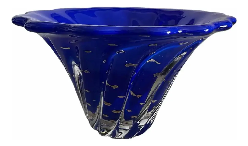 Foto de um(a) Antigo Bowl Centro De Mesa Fruteira Murano Italiano Com Ouro, da categoria de Travessas e tigelas. Belo bowl centro de mesa em Murano na cor azul royal, técnica de trabalho Bullicante com detalhes em ouro 18k. Peça... Vendido no marketplace Trésors.
