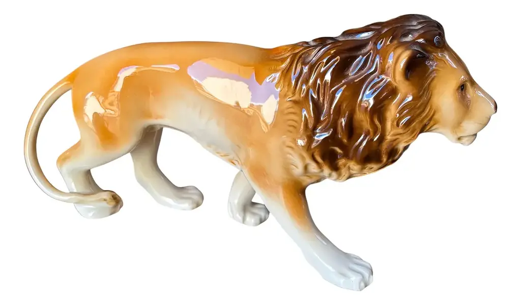Foto de um(a) Antiga Escultura Art Deco De Leão Porcelana Tcheca Royal Dux, da categoria de Escultura. Royal Dux. Antiga e linda escultura artística em porcelana Tcheca. De uma das melhores manufaturas do mundo. Peça feita à... Vendido no marketplace Trésors.
