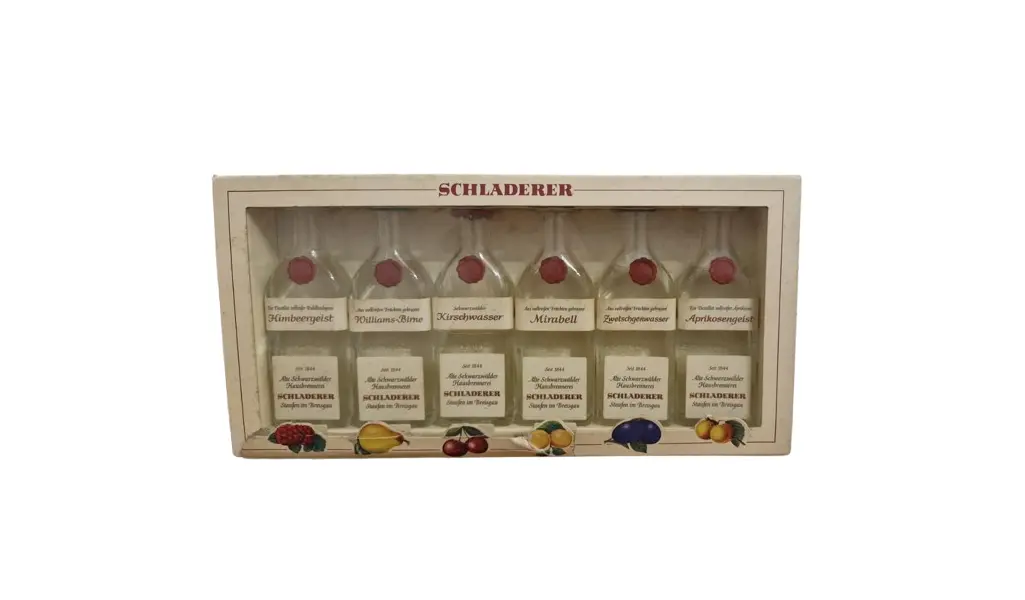 Foto de um(a) Rara coleção de aguardentes alemãs, da categoria de Outras bebidas. Rara coleção composta por seis miniaturas de aguardentes de frutas da famosa destilaria alemã Schladerer, localizada em... Vendido no marketplace Trésors.