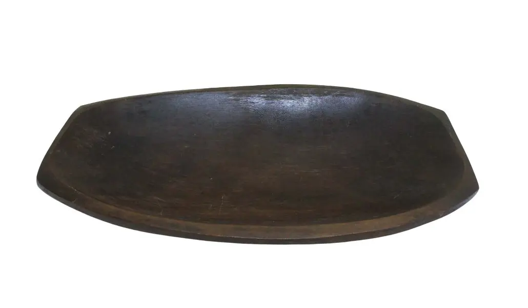 Foto de um(a) Gamela oval em madeira nobre, da categoria de Travessas e tigelas. Grande gamela oval em madeira nobre antiga. Medidas 6A x 30L x 48CEm bom estado, com marcas do tempo. Vendido no marketplace Trésors.