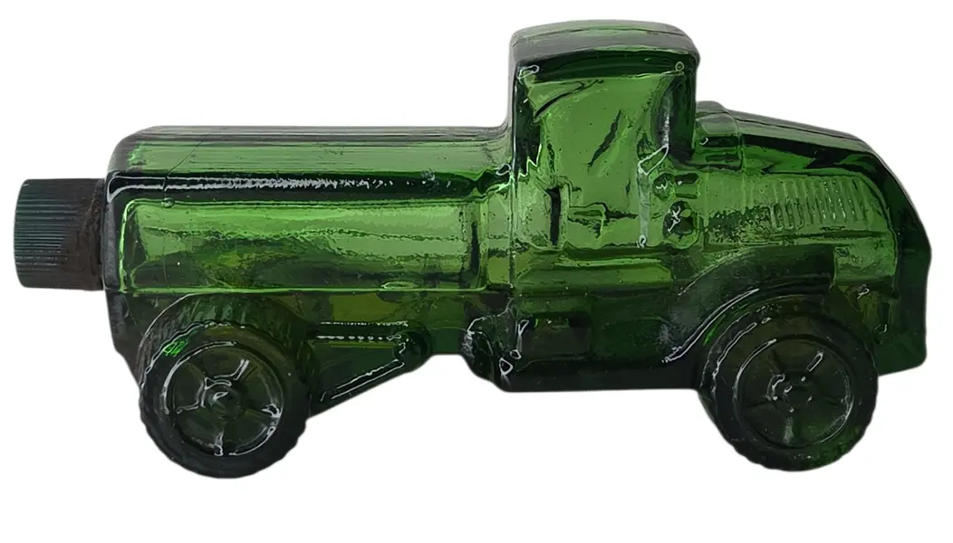Foto de um(a) Perfume Avon Caminhão Vintage, da categoria de Outros colecionáveis. Perfume Avon Caminhão Verde Colecionável. Mostrado de uma perspectiva diferente. Vendido no marketplace Trésors.