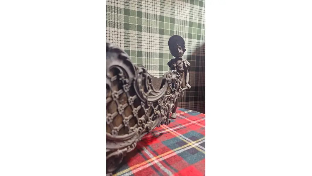 Foto de um(a) Magnífico Centro de Mesa Final Século XIX, da categoria de Escultura. Apresentamos uma magnífica obra de arte decorativa: uma suntuosa jardinière (ou floreira de mesa) figurativa em formato de... Mostrado de uma perspectiva diferente. Vendido no marketplace Trésors.