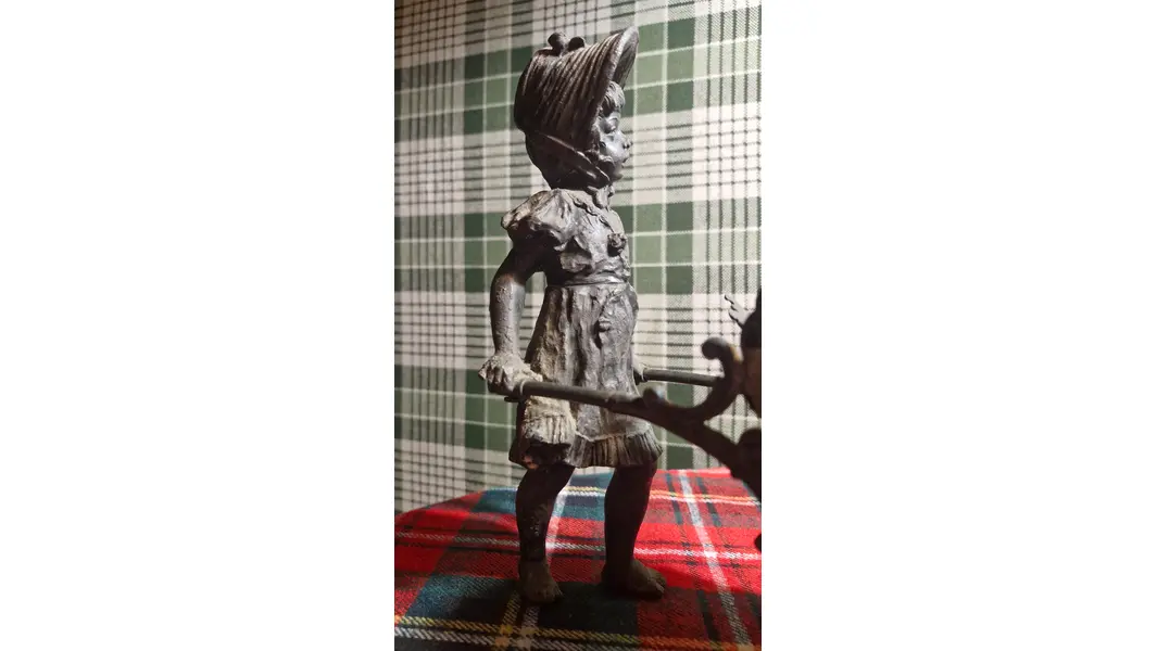 Foto de um(a) Magnífico Centro de Mesa Final Século XIX, da categoria de Escultura. Apresentamos uma magnífica obra de arte decorativa: uma suntuosa jardinière (ou floreira de mesa) figurativa em formato de... Mostrado de uma perspectiva diferente. Vendido no marketplace Trésors.