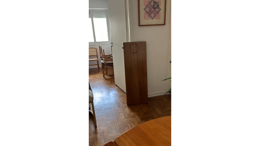 Foto de um(a) Mesa de jantar extensível Geraldo de Barros para Hobjeto anos 1970, da categoria de Mesas de Jantar. Mesa de jantar redonda extensível design Geraldo de Barros para Hobjeto, produzida na década de 1970. Garimpada em leilão e... Mostrado de uma perspectiva diferente. Vendido no marketplace Trésors.