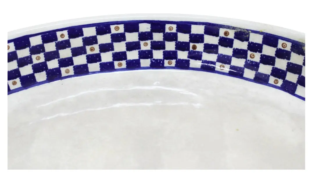 Foto de um(a) Travessa oval em louça, pintada à mão na tonalidade azul e marrom - BOLESLAWIEC - Polônia, da categoria de Travessas e tigelas. PORCELANA/ CERÂMICAS- Travessa oval em louça, pintada à mão na tonalidade azul e marrom, da manufatura BOLESLAWIEC MADE IN... Mostrado de uma perspectiva diferente. Vendido no marketplace Trésors.