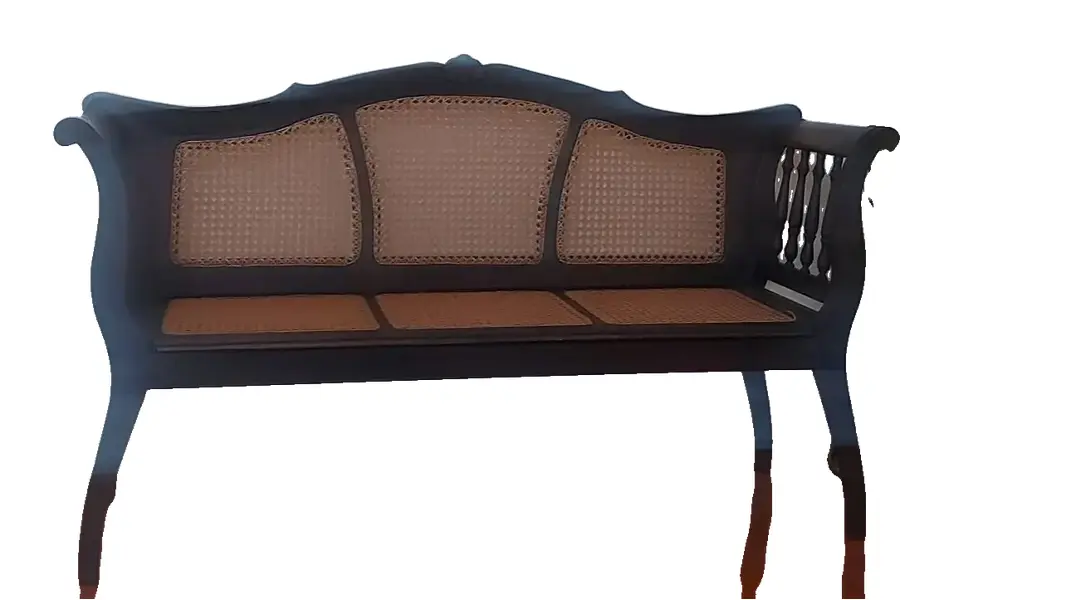 Foto de um(a) Namoradeira - Estilo Império Assento em Palhinha Sintética, da categoria de Sofás. Antiga Namoradeira - Estilo Império Assento em Palhinha SintéticaMedidas: altura 85 cm x comprimento 1,46 cm x 45 cm de... Vendido no marketplace Trésors.