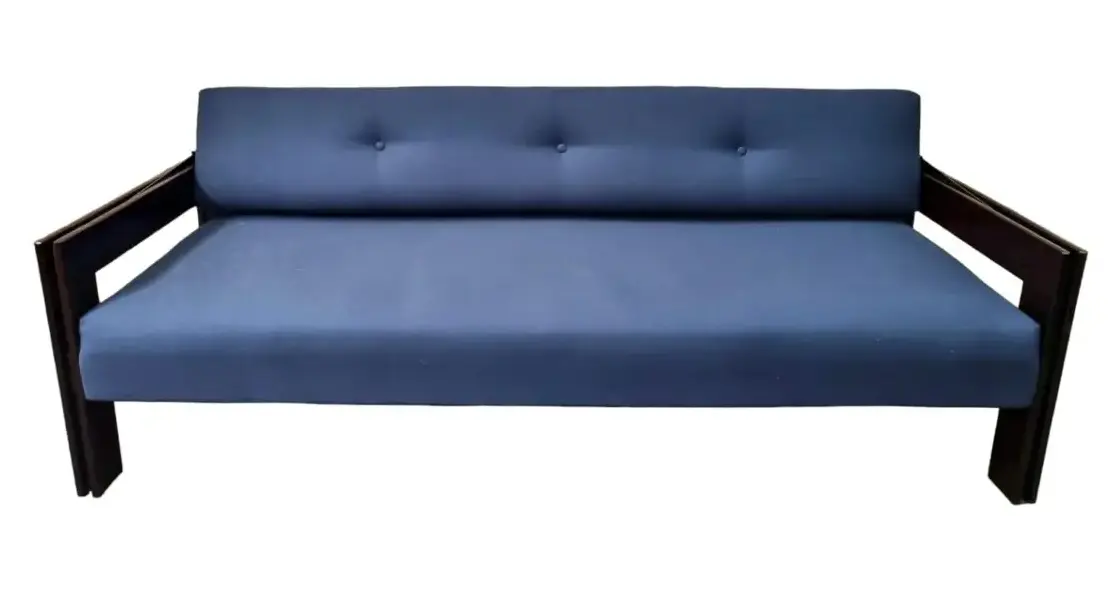 Foto de um(a) Sofá MP-85 Percival Lafer, da categoria de Sofás. Belo sofá cama MP-85, estrutura em madeira jatobá e estofado novo de algodão azul marinho.Medidas: 196cm L x 110cm aberto... Vendido no marketplace Trésors.