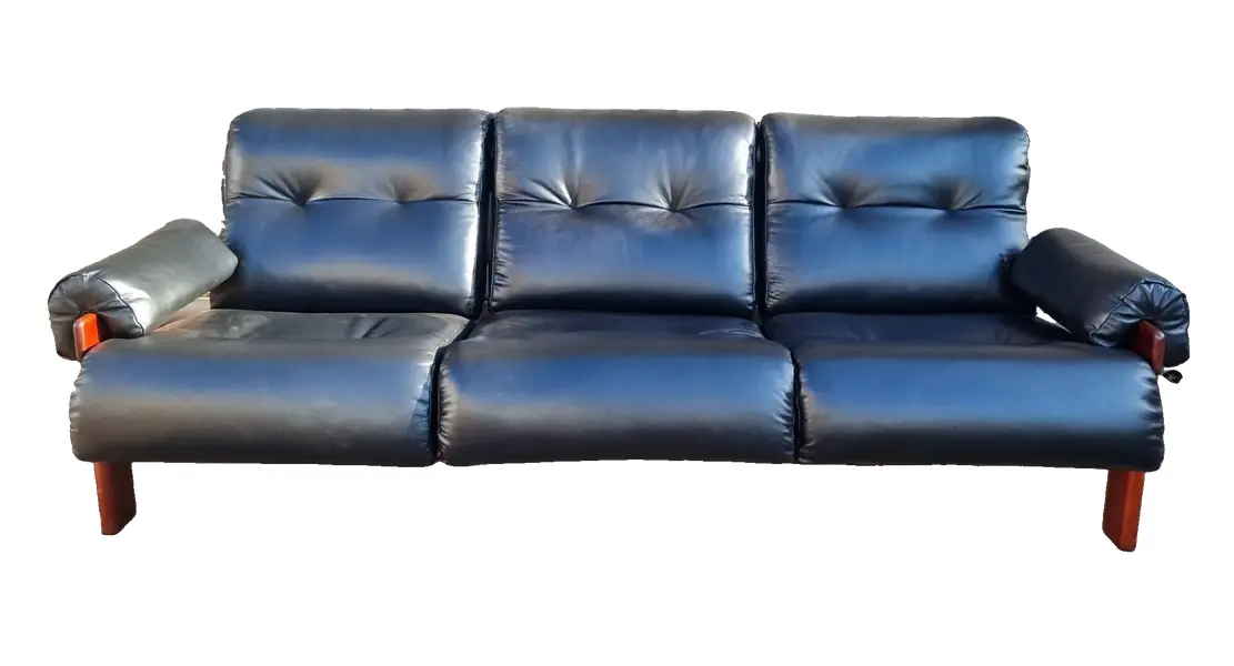 Foto de um(a) Sofá modelo "Copa - Jean Gillon, da categoria de Sofás. Sofá modelo tipo “COPA”, criado pelo designer naturalizado brasileiro Jean Gillon (1919-Iasi-Romênia /2007-São Paulo),... Vendido no marketplace Trésors.