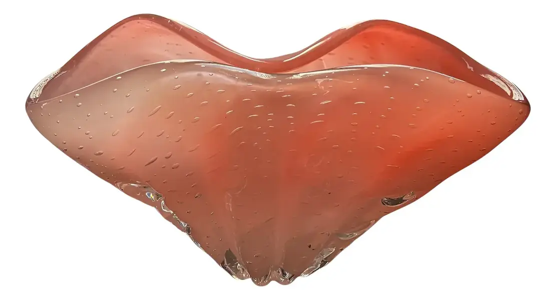 Foto de um(a) Antigo Grande Centro De Mesa Murano Italiano Opalescente, da categoria de Centro de mesa. ~ Italy Glass ~Imponente, elegante e absolutamente único. Antigo e grande centro de mesa artístico em Murano leitoso em tons... Vendido no marketplace Trésors.