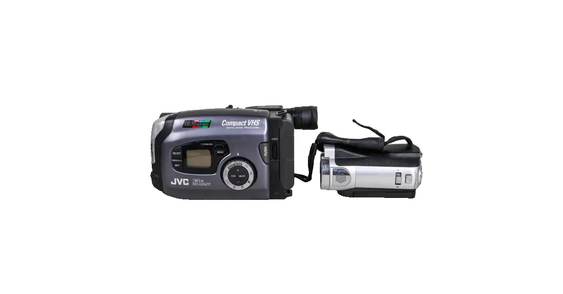 Foto de um(a) Filmadora Antiga JVC Compact VHS Anos 90 - Raridade Colecionador, da categoria de Câmeras fotográficas. Rara filmadora JVC modelo GR-AX920V, um item clássico de colecionismo dos anos 90, ideal para entusiastas de tecnologia... Vendido no marketplace Trésors.