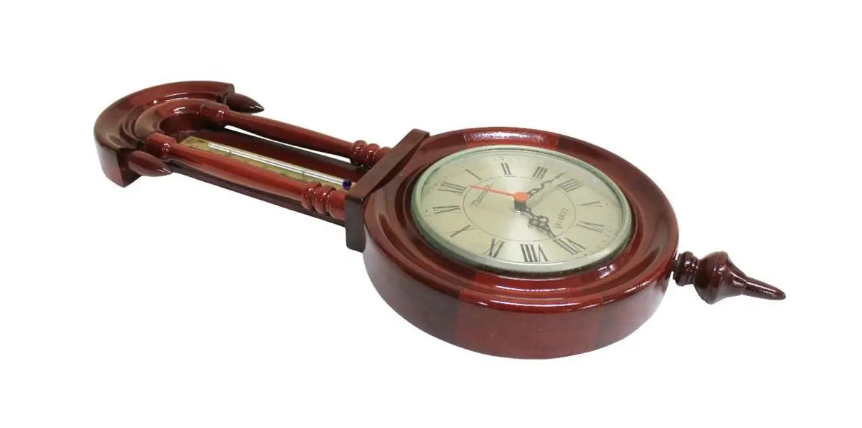 Foto de um(a) Relógio De Parede Com Termômetro Vermelho, da categoria de Relógios de parede. Relógio de parede da manufatura MODEARTE movimentação a quartzo em caixa de madeira nobre com torneados e mostrador em metal... Mostrado de uma perspectiva diferente. Vendido no marketplace Trésors.